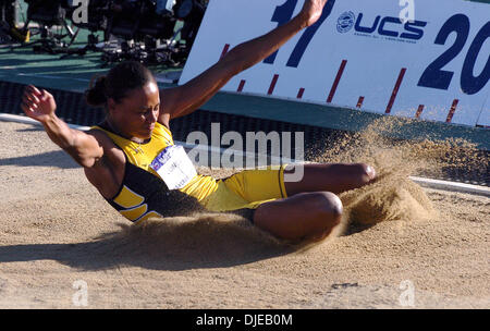 15. Juli 2004; Sacramento, TX, USA; MARION JONES konkurriert Donnerstagnachmittag 15. Juli 2004 in Sacramento, Kalifornien im Weitsprung in den USA Olympiabahn Studien Finals. Stockfoto