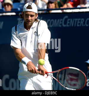 18. Juli 2004; Los Angeles, Kalifornien, USA; NICOLAS KIEFER ist von Fellow deutschen Tommy Haas (7: 6, 8-6, 6: 4) in die 80.000 Mercedes Benz Cup Finale an der UCLA-Tennis-Stadion besiegt. Stockfoto