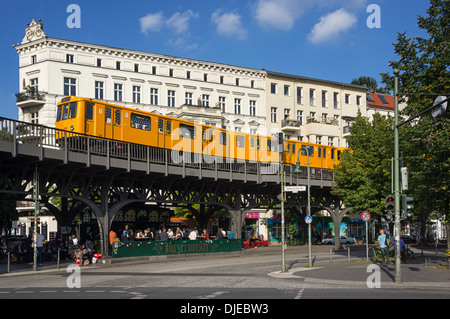 U-Bahn Schlesisches Tor, Burgermeister, Kreuzberg Berlin, Deutschland Stockfoto