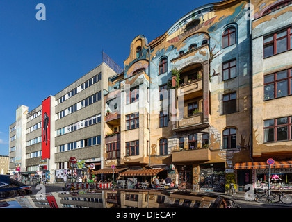 Falkenstein Straße nahe der Oberbaumbrücke, Street Cafe, Club-Szene, Kreuzberg, Berlin Stockfoto