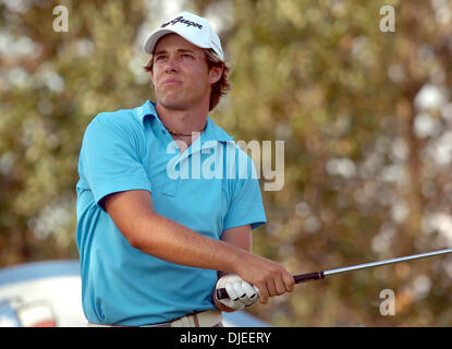 Sep 16, 2004; San Antonio, Texas, USA; AARON BADELEY trifft auf dem 17. Grün Freitag Nachmittag. Stockfoto