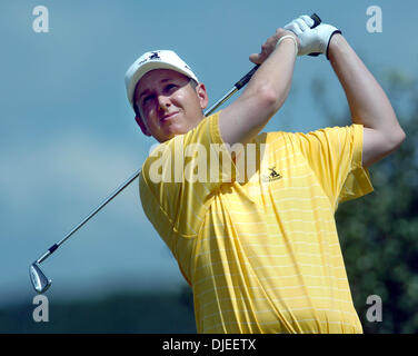 Sep 17, 2004; San Antonio, Texas, USA;  J.j. HENRY sieht seine Chance auf den Par 3 17. Grün Freitag in der zweiten Runde der Texas Open. Stockfoto