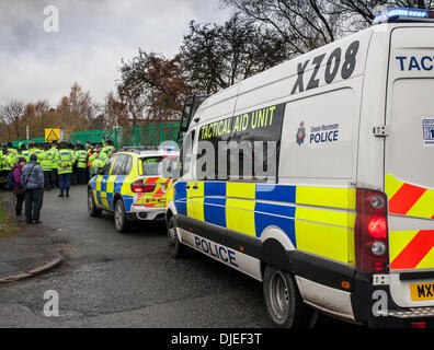 IGAS Energy Drill-Standort & Öko-Schutz-Protestlager bei Barton Moss in Salford, Manchester. Der Schwerpunkt des Fracking verlagert sich nach Nordwesten, wo IGAS Energy plant, bald mit den Bohrungen zur Erkundung von Methan zu beginnen. Eine Reihe von Anti-Fracking-Anti-Schiefergas-Gruppen protestierten gegen die Ankunft von Bohrgeräten auf dem Gasbohrgelände in Salford. Stockfoto