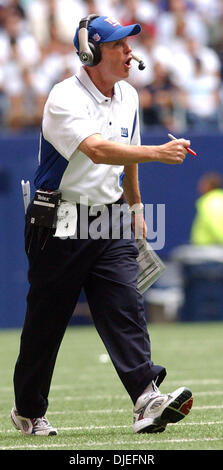 10. Oktober 2004; Irving, TX, USA; NFL-Football: Giants Headcoach Tom Coughlin schreit Instructioin sein Team im Texas Stadium in Irving. Die Giants gewann 26-10. Stockfoto