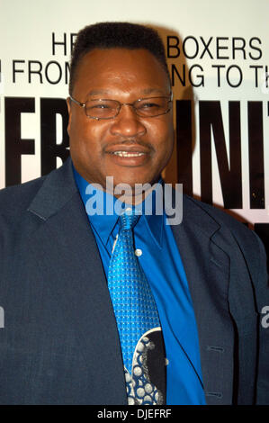 14. Oktober 2004; New York, NY, USA; LARRY HOLMES bei der Gala "Gerry Cooney Faust kämpft für New York" im Hilton Hotel in New York City. Stockfoto