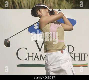 17. Oktober 2004; Palm Desert, Kalifornien, USA; LPGA Pro GRACE PARK abschlägt während der Weltmeisterschaft Samsung. Stockfoto