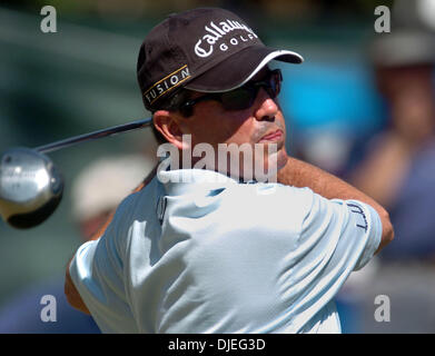 17. Oktober 2004; San Antonio, TEXAS, USA; MARK MCNULTY brennt ein anderes großes Laufwerk beim Abschlag Nummer 10 Sonntag während der Endrunde der SBC-Meisterschaft. Stockfoto