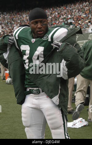 17. Oktober 2004; New York, NY, USA; NFL-Football: NY Jets Vs San Francisco 49 ERS im riesigen Stadion in New York. Jets gewannen das Spiel 22-14. Stockfoto