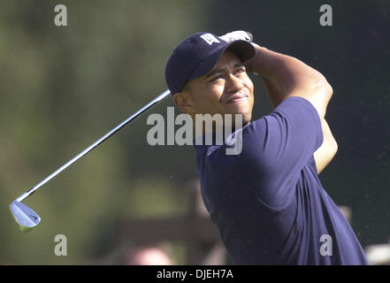 22. Februar 2003; Los Angeles, Kalifornien, USA; Tiger Woods spielt in der dritten Runde des 2003 Nissan eröffnet an der Rivera Country Club. Stockfoto