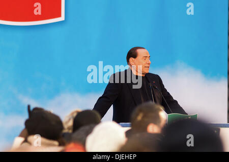 Rom, Italien. 27. November 2013. Der italienische Senat stimmen, Ex-Ministerpräsident Silvio Berlusconi vom Parlament über seine Verurteilung wegen Steuerhinterziehung zu vertreiben. Foto: Silvio Berlusconi hält eine Rede in Rom am Tag des Senats gewählt, um ihn zu vertreiben. : Bildnachweis Gargini Paolo/NurPhoto: Gargini Paolo/NurPhoto/ZUMAPRESS.com/Alamy Live-Nachrichten Stockfoto