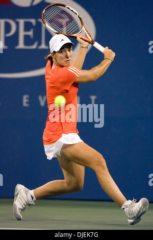 Sep 02, 2007 - New York, NY, USA - JUSTINE HENIN (BEL) Dinara Safina (RUS) in der dritten Runde bei den US Open Tennis Championships besiegte am 7. Tag.   (Kredit-Bild: © Susan Mullane/ZUMA Press) Stockfoto