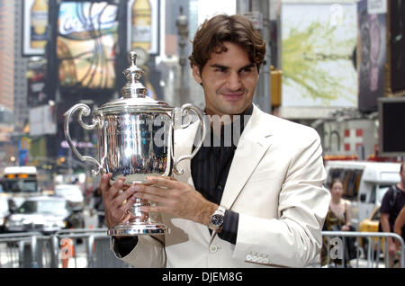 Sep 10, 2007 - Manhattan, NY, USA - US Open Herren Champion ROGER FEDERER, der Schweiz, hat einen Auftritt auf dem Times Square für einen Fototermin.  (Kredit-Bild: © Bryan Smith/ZUMA Press) Einschränkungen: New York City Paper Rechte heraus! Stockfoto