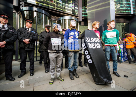 Brennstoff Armut Protestmarsch NPower Büros in London Stockfoto