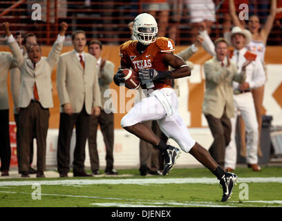 Sep 22, 2007 - Austin, TX, USA - NCAA Football: Texas Longhorns #4 Limas Sweed blickt auf die Verteidigung, da er locker für eine 34 Yard-Touchdown im 2. Quartal gegen Reis Eulen an Darrell Royal Texas Memorial Stadium bricht. Die Texas Longhorns schlagen Reis 58-14. (Kredit-Bild: © Delcia Lopez/San Antonio Express-News/ZUMA Press) Einschränkungen: US Tabloid Sales heraus! SAN ANTONIO und SEATTL Stockfoto