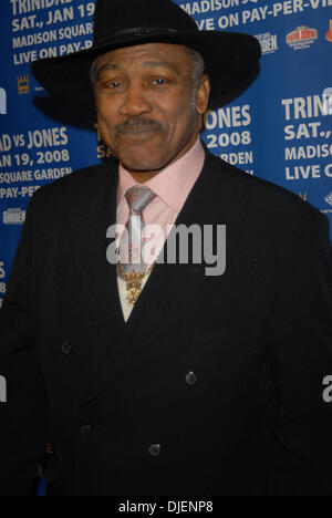 Boxer "Smokin ' Joe Frazier starb nach einem Kampf mit Leberkrebs. Joseph William "Joe" Frazier (12. Januar 1944 - 7. November 2011) einen ehemaligen Olympiasieger und unbestritten Welt Boxweltmeister im Schwergewicht, deren berufliche Laufbahn von 1965 bis 1976, mit einem kurzen Comeback im Jahr 1981 dauerte. Frazier besiegte Ali auf Punkte in der mit Spannung erwartete "Kampf des Jahrhunderts". Die internationale Bo Stockfoto