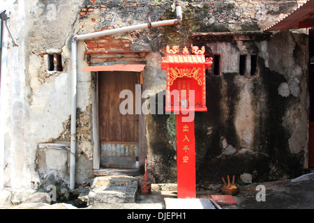 chinesische Altar auf der Gasse Komtar, Penang, Malaysia Stockfoto