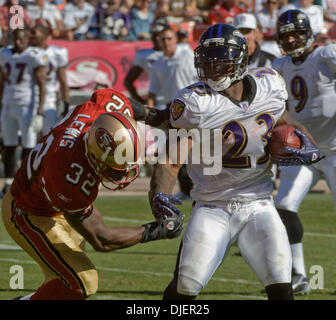 2007 –, Kalifornien - San Francisco 49ers gegen Baltimore Ravens auf Monster PARK Sonntag, 7. Oktober 2007. San Francisco 49ers Safety Michael Lewis #32 befasst sich Baltimore Ravens laufen wieder Willis McGahee #23 (Credit: © Al Golub/ZUMApress.com) Stockfoto