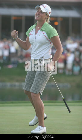 7. Oktober 2007 feiert - Blackhawk, CA, USA - LPGA Golfspieler Suzann Pettersen aus Norwegen Gewinn der Longs Drogen Challenge auf dem zweiten Unentschieden brechen Loch im Blackhawk Country Club in Blackhawk, Kalifornien Sonntag, 7. Oktober 2007, mit einem Birdie-Putt, Lorena Ochoa zu schlagen. (Kredit-Bild: © Jay Solmonson/Contra Costa Times / ZUMA Press) Stockfoto