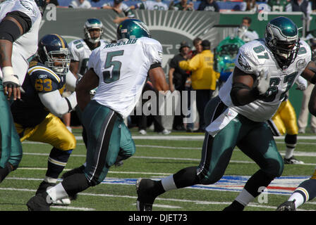 14. Oktober 2007 - New York, New York, USA - NFL Football: The NY Jets Vs Philadelphia Eagles im riesigen Stadion. Eagles gewann 16-9 in New York City. (Kredit-Bild: © Jeffrey Geller/ZUMA Press) Stockfoto