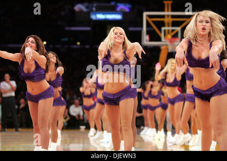 31. Oktober 2007 durchführen während einer Pause im Spiel gegen die Houston Rockets im Staples Center am 30. Oktober 2007 in Los Angeles, Kalifornien - Los Angeles, Kalifornien, USA - The Los Angeles Laker Girls. Die Rockets gewann 95-93. (Kredit-Bild: © Ringo Chiu/ZUMA Press) Stockfoto