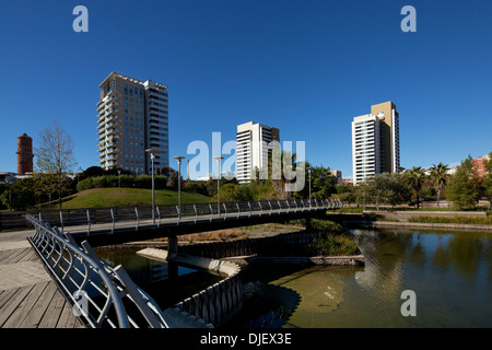 Mehrfamilienhäuser in Parc Diagonal Mar, Barcelona, Spanien Stockfoto