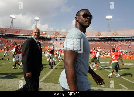 3. November 2007 - Miami, Florida, USA - ehemalige Zuckerrohr MICHAEL IRVIN durchschreitet der Seitenlinie nach dem Verlust der Stöcke. (Kredit-Bild: © Allen Eyestone/Palm Beach Post/ZUMA Press) Einschränkungen: USA Tabloid Rechte heraus! Stockfoto