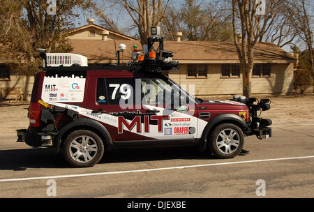 3. November 2007; Victorville, Kalifornien, USA; "TALOS", ein autonomes Fahrzeug vom MIT team während einer Mission im Finale des 2007 DARPA Urban Challenge am südlichen Kalifornien Logistik Flughafen. Obligatorische Credit: Foto von Vaughn Youtz/ZUMA Press. (©) Copyright 2007 von Vaughn Youtz. Stockfoto