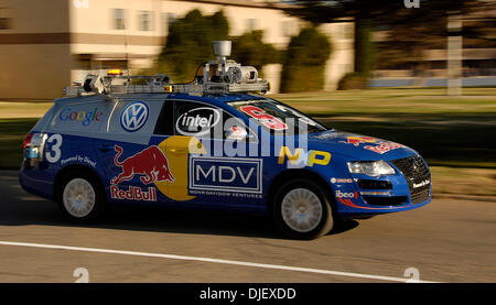 3. November 2007; Victorville, Kalifornien, USA; "JUNIOR," ein autonomes Fahrzeug aus dem Stanford Racing Team, während einer Mission im Finale des 2007 DARPA Urban Challenge am südlichen Kalifornien Logistik Flughafen. Obligatorische Credit: Foto von Vaughn Youtz/ZUMA Press. (©) Copyright 2007 von Vaughn Youtz. Stockfoto