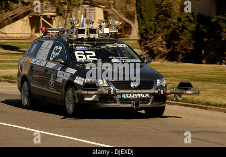 3. November 2007; Victorville, Kalifornien, USA; "CAROLINE," ein autonomes Fahrzeug aus dem CarOLD Team während einer Mission im Finale des 2007 DARPA Urban Challenge am südlichen Kalifornien Logistik Flughafen. Obligatorische Credit: Foto von Vaughn Youtz/ZUMA Press. (©) Copyright 2007 von Vaughn Youtz. Stockfoto