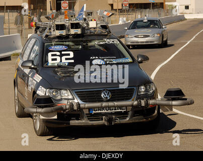 3. November 2007; Victorville, Kalifornien, USA; "CAROLINE," ein autonomes Fahrzeug aus dem CarOLD Team während einer Mission im Finale des 2007 DARPA Urban Challenge am südlichen Kalifornien Logistik Flughafen. Obligatorische Credit: Foto von Vaughn Youtz/ZUMA Press. (©) Copyright 2007 von Vaughn Youtz. Stockfoto