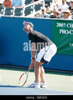 4. November 2007 zeigt - Delray Beach, Florida, USA - MURPHY JENSEN seine "Greg Norman" Ansatz zum Tennis bei den 2007 Chris Evert Raymond James Pro Celebrity Tennis Classic Delray Beach Tennis Center. (Kredit-Bild: © Susan Mullane/ZUMA Press) Stockfoto