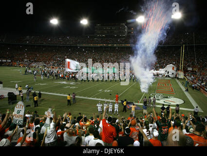 10. November 2007 - Miami, Florida, USA - die Stöcke nehmen Sie vor ihrem letzten Heimspiel auf das Feld. (Kredit-Bild: © Allen Eyestone/Palm Beach Post/ZUMA Press) Einschränkungen: USA Tabloid Rechte heraus! Stockfoto