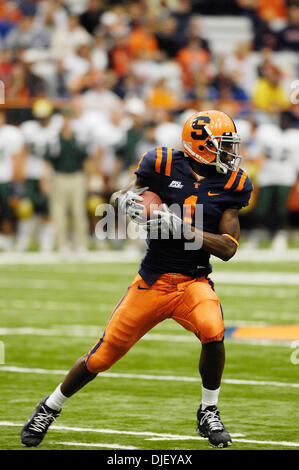 10. November 2007: South Florida besiegt Syrakus 41-10 an den Carrier Dome in Syracuse, New York. Syrakus Wide Receiver (#1) Mike Williams macht einige Bewegungen während des Spielens von Süd-Florida. (Kredit-Bild: © Alan Schwartz/Cal-Sport-Medien) Stockfoto