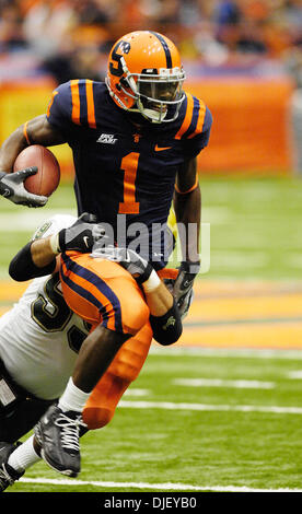 10. November 2007: South Florida besiegt Syrakus 41-10 an den Carrier Dome in Syracuse, New York. Syrakus Wide Receiver (#1) Mike Williams in Aktion während des Spielens von Süd-Florida. (Kredit-Bild: © Alan Schwartz/Cal-Sport-Medien) Stockfoto