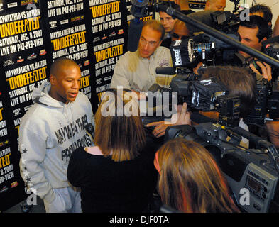 28. November 2007 - Las Vegas, Nevada, USA - Boxen: Undefeated WBC im Weltergewicht und Ring Magazine Champion "Pretty Boy" FLOYD MAYWEATHER JR. trifft sich mit Mitgliedern der Medien in einem offenen Training für seinen 8. Dezember Mega-Kampf gegen den ungeschlagenen Super Lightweight und Ring Magazine Champion, Ricky "The Hitman" Hatton. Die mit Spannung erwartete Kampf, genannt "Unbesiegt" findet am Stockfoto