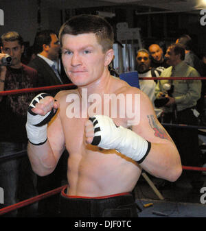 28. November 2007 - Las Vegas, Nevada, USA - Boxen: Ungeschlagenen Super Lightweight und Ring Magazine Champion RICKY "THE HITMAN" HATTON trifft sich mit Mitgliedern der Medien in einem offenen Training für seinen 8. Dezember Mega-Kampf gegen ungeschlagenen WBC im Weltergewicht und Ring Magazine Champion "Pretty Boy" Floyd Mayweather Jr. Die mit Spannung erwartete Kampf, genannt "Unbesiegt" findet bei der MGM Stockfoto