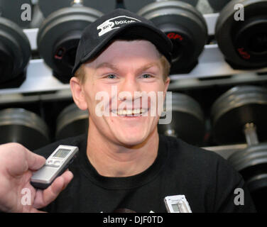 28. November 2007 - Las Vegas, Nevada, USA - Boxen: Ungeschlagenen Super Lightweight und Ring Magazine Champion RICKY "THE HITMAN" HATTON trifft sich mit Mitgliedern der Medien in einem offenen Training für seinen 8. Dezember Mega-Kampf gegen ungeschlagenen WBC im Weltergewicht und Ring Magazine Champion "Pretty Boy" Floyd Mayweather Jr. Die mit Spannung erwartete Kampf, genannt "Unbesiegt" findet bei der MGM Stockfoto