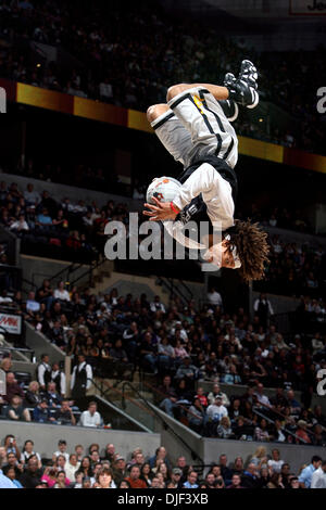 28. Dezember 2007 spornt San Antonio - San Antonio, Texas, USA - im Vergleich zu den Toronto Raptors im AT&T Center in San Antonio, 28. Dezember 2007.        (Kredit-Bild: © Tom Reel/San Antonio Express-News/ZUMA Press) Einschränkungen: * San Antonio, Seattle Zeitungen und USA Boulevardpresse Rechte heraus * Stockfoto