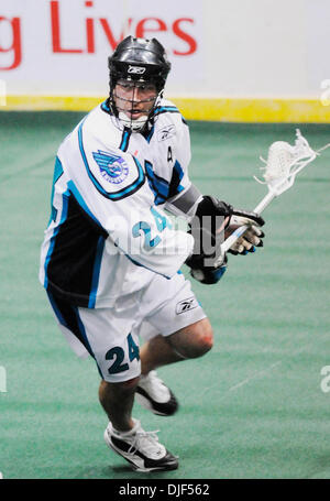 12. Januar 2008: NLL - Buffalo Bandits besiegte die Rochester Teilen 14-9 Blue Cross Arena in Rochester, New York. Rochester Nighthawks weiterleiten John Grant (#24) in Aktion gegen Buffalo. (Kredit-Bild: © Alan Schwartz/Cal-Sport-Medien) Stockfoto