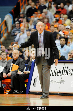 19. Januar 2008 - besiegte Villanova Universität Syracuse University 81-71 in einem Big East College Basketball Matchup an den Carrier Dome in Syracuse, New York. Syracuse University head Coach Jim Boeheim während des Spielens Villanova University. (Kredit-Bild: © Alan Schwartz/Cal-Sport-Medien) Stockfoto