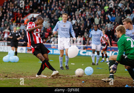 Luton Shelton von Sheffield United erzielt das erste Tor (Credit-Bild: © Fotograf/Cal Sport Media) Stockfoto