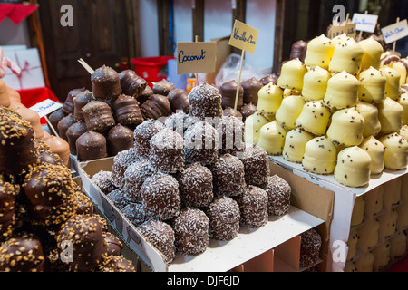 Ein Weihnachtsmarkt stall im Trafford Centre, Manchester, UK. Stockfoto