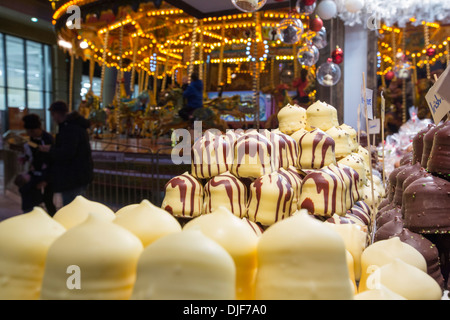 Ein Weihnachtsmarkt stall im Trafford Centre, Manchester, UK. Stockfoto