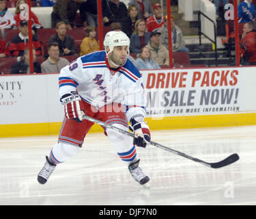 29. Januar 2008 - Raleigh, North Carolina, USA - New York Rangers (19) SCOTT GOMEZ. Die Carolina Hurricanes besiegten die New York Rangers mit einem Endstand von 3: 1 im RBC Center in Raleigh. (Kredit-Bild: © Jason Moore/ZUMA Press) Stockfoto