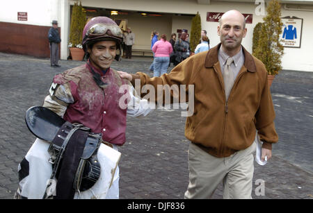 2. Februar 2008 - South Ozone Park, jockey Queens, NY, USA - gewann ALAN GARCIA und Trainer THOMAS ALBERTRANI nach der 29. Ablauf des Rennens Whirlaway $100.000. Winter-Rennen auf dem Aquädukt Racecourse in South Ozone Park, Queens, NY. Aquädukt, auch bekannt als die "Big A", eröffnet am 27. September 1894 in Queens. Im Jahre 1941 wurden ein neues Clubhaus und Track Büros gebaut. Die Strecke war hin-und hergerissen Stockfoto