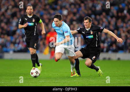 Manchester, UK. 27. November 2013. Samir Nasri von Manchester City in Aktion während der UEFA Champions League Spiel Manchester City gegen Viktoria Pilsen aus der Etihad Stadium, Manchester Credit: Action Plus Sport/Alamy Live News Stockfoto