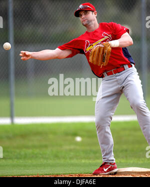 21. Februar 2008 - Jupiter, Florida, USA - Str.  Louis Cardinals zweiter Basisspieler ADAM KENNEDY im Frühjahr Ausbildung fielding Praxis bei Roger Dean Stadium Backfields Donnerstag in Jupiter.  (Kredit-Bild: © Bill Ingram/Palm Beach Post/ZUMA Press) Einschränkungen: * USA Boulevardpresse Rechte heraus * Stockfoto