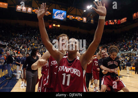 Stanford Cardinal Candice Wiggins, #11, feiert nach Sieg über Cal auf Samstag, 23. Februar 2008 im Haas-Pavillon in Berkeley, Kalifornien Stanford Cal 60-58 besiegt. (Jose Carlos Fajardo/Contra Costa Times / ZUMA Press). Stockfoto