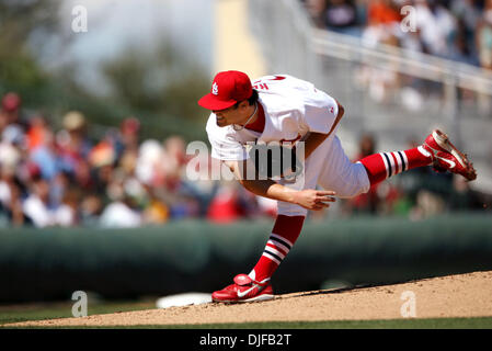 28. Februar 2008 liefert - Jupiter, Florida, USA - Krug ANTHONY REYES (23), von den St. Louis Cardinals, einen Stellplatz bei den Kardinälen 7-0 Sieg gegen die New York Mets in einem Frühling Trainingsspiel gegen Roger Dean Stadium in Jupiter Donnerstag. (Kredit-Bild: © Gary Coronado/Palm Beach Post/ZUMA Press) Einschränkungen: * USA Boulevardpresse Rechte heraus * Stockfoto