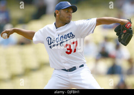 2. Juni 2010: Los Angeles Dodgers Entlastung Krug Carlos Monasterios, begann das Spiel und gingen fünf starke Shutout Innings... Während eines Marathons 14 Inning Spiels zwischen Western Division Rivalen, Arizona-Diamantmarkierungen und Los Angeles Dodgers im Dodger Stadium.  Die Dodgers gewann 1: 0, es war die dritte in Folge Walk-off-Sieg gegen die Diamondbacks Dodgers. (Kredit-Bild: © Tony Leon/Sou Stockfoto